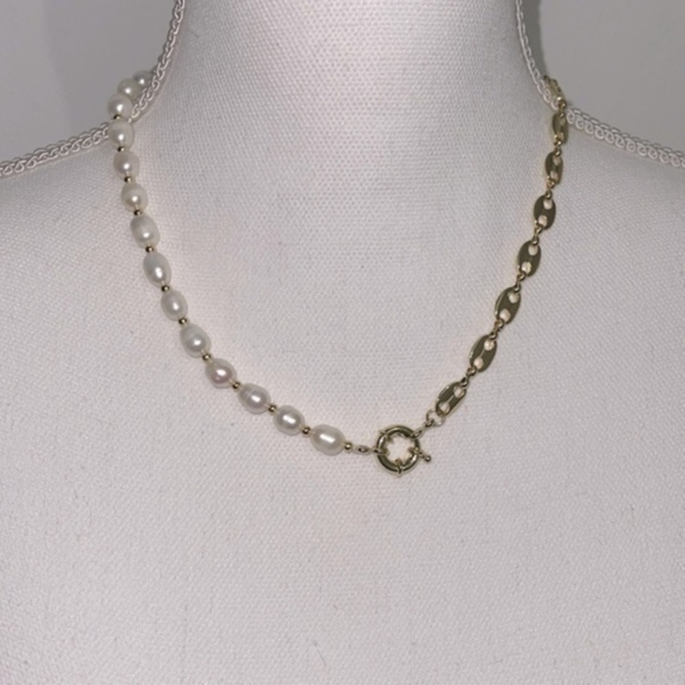 Pearls necklace